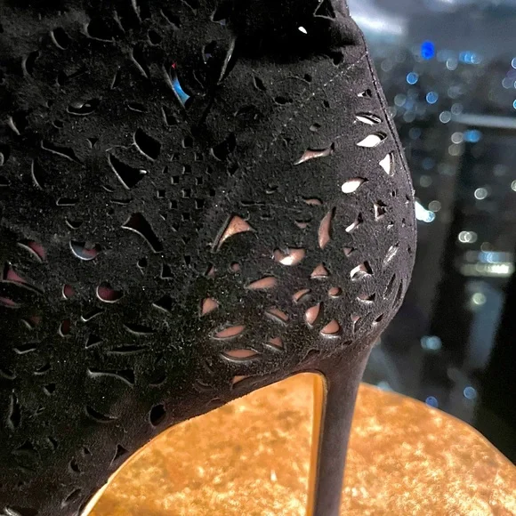 Valentino size 39 Brand New Lattice cut bootie in Black suede - Picture 5 of 6